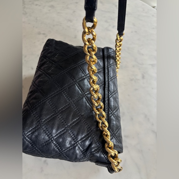 Marc Jacobs Black Quilted Shoulder Bag with Gold Chain - Picture 6 of 11